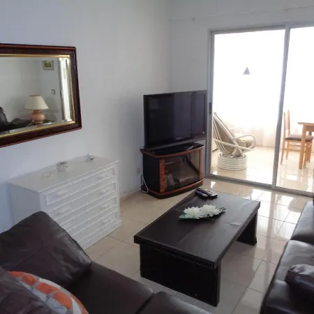 Edificio Apolo 4 アパート *